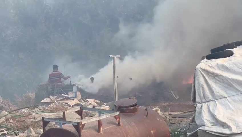 Yangını söndürmek isterken traktör devirdi: 1 yaralı
