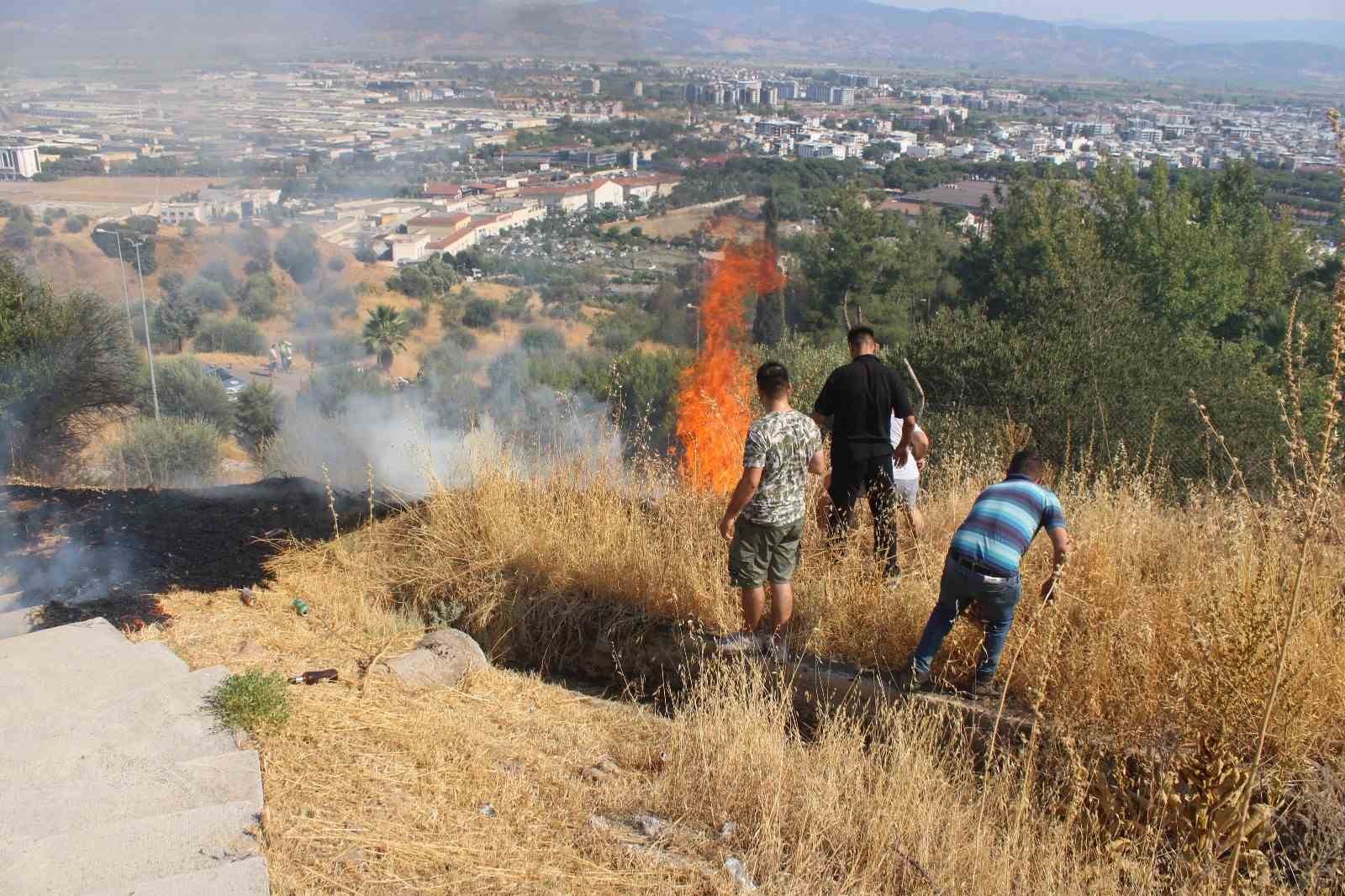 Aydın’da çıkan yangın üniversite kampüs alanına doğru ilerliyor
