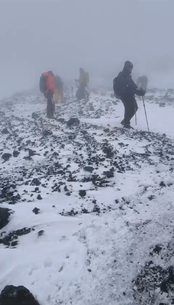 Ağrı Dağı’nda kaybolan 2 dağcıyı arama kurtarma çalışmaları devam ediyor
