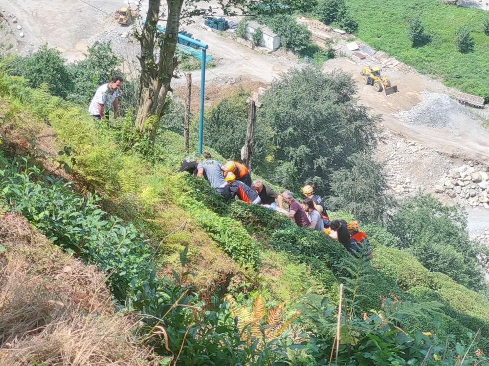 Rize’de çay toplarken elektrik akımına kapılan genç verdiği yaşam savaşını kaybetti
