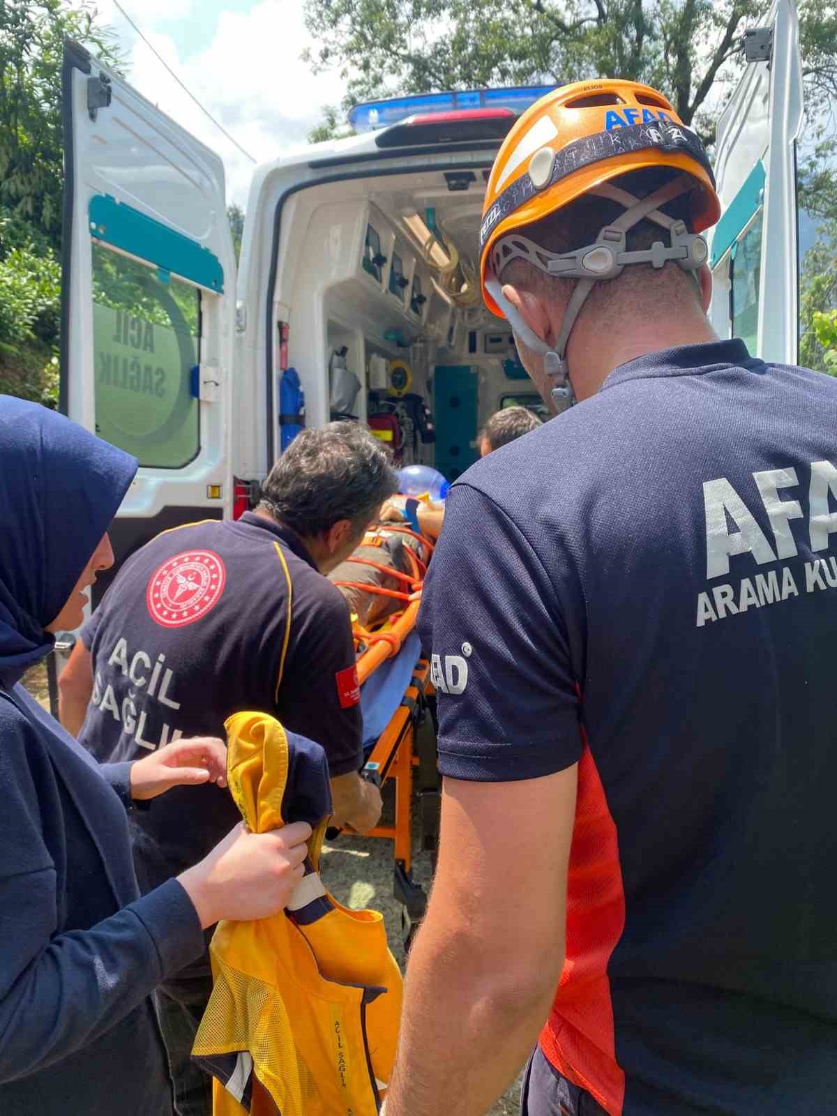 Rize’de çay toplarken elektrik akımına kapılan genç verdiği yaşam savaşını kaybetti
