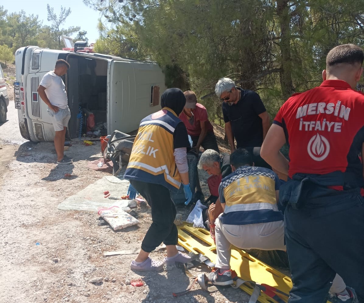 Mersin’de tarım işçilerini taşıyan minibüs devrildi: 7 yaralı
