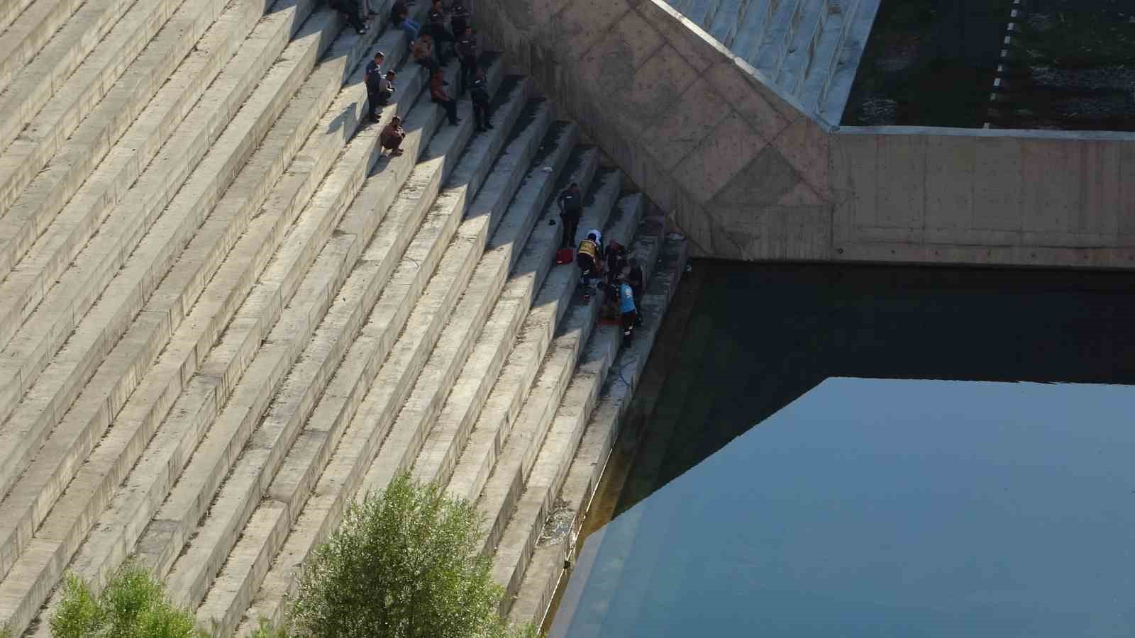 Boğulma tehlikesi geçiren genç hastaneye kaldırıldı
