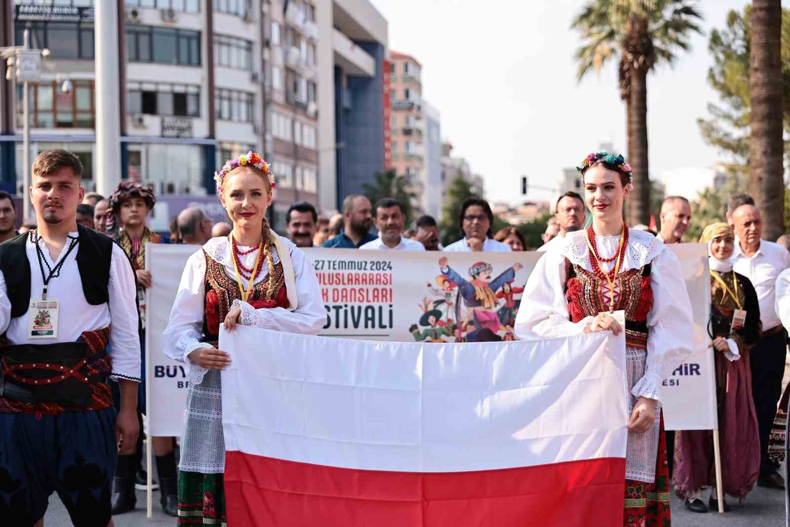 18. Uluslararası Halk Dansları Festivali coşkusu başladı
