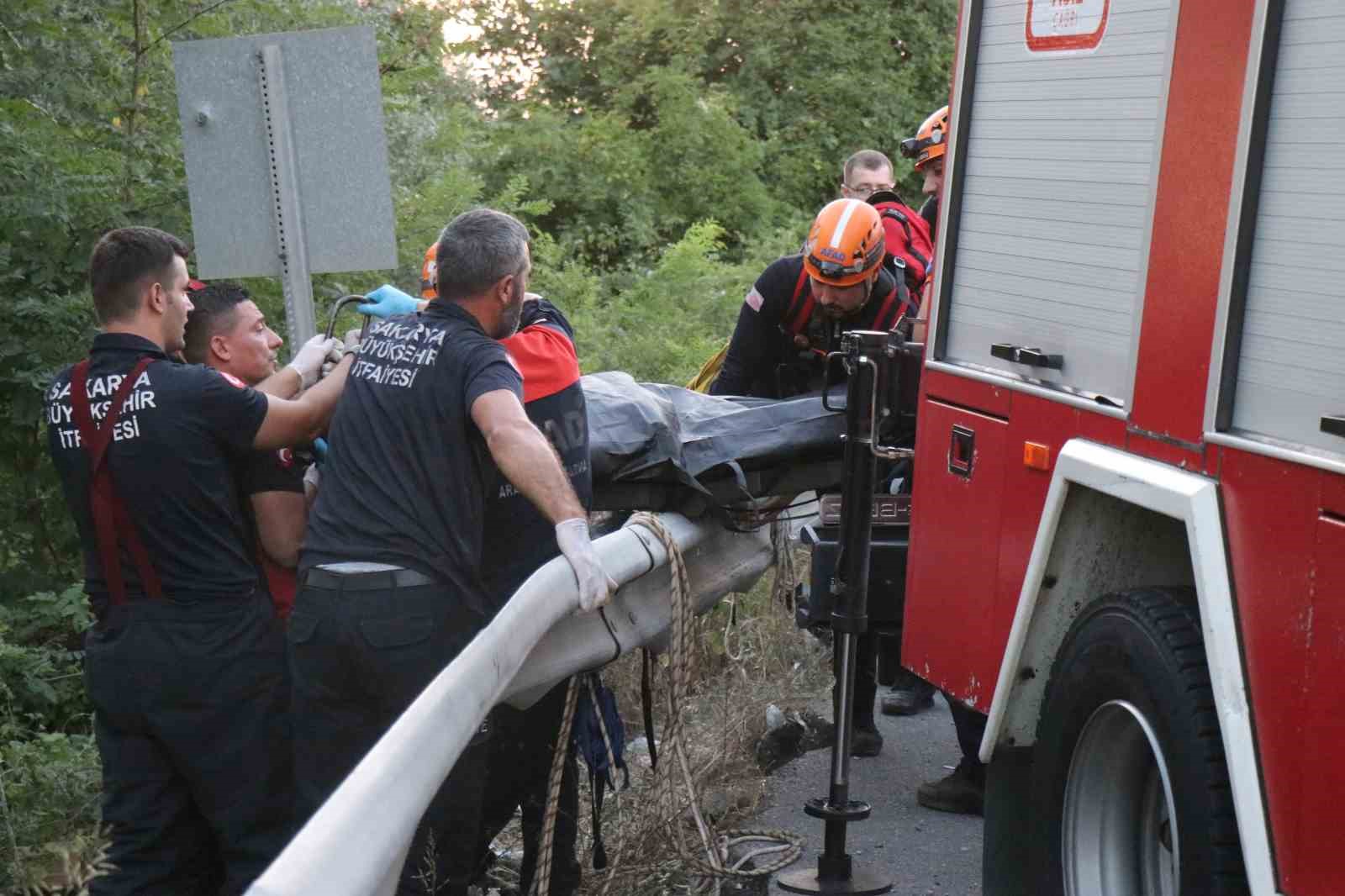 Yol kenarında tuvaletini yapmak isteyen adam 7 metre yükseklikten düşerek öldü
