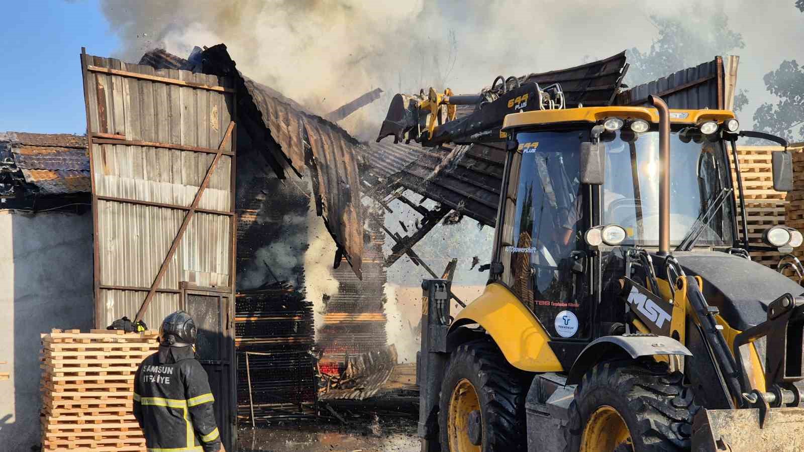 Samsun’da kereste fabrikasında yangın
