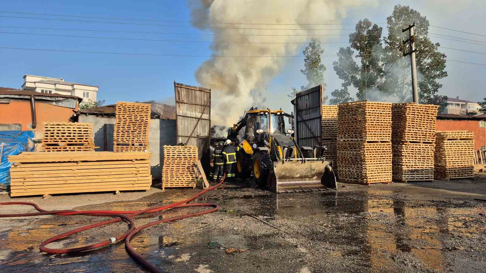 Samsun’da kereste fabrikasında yangın
