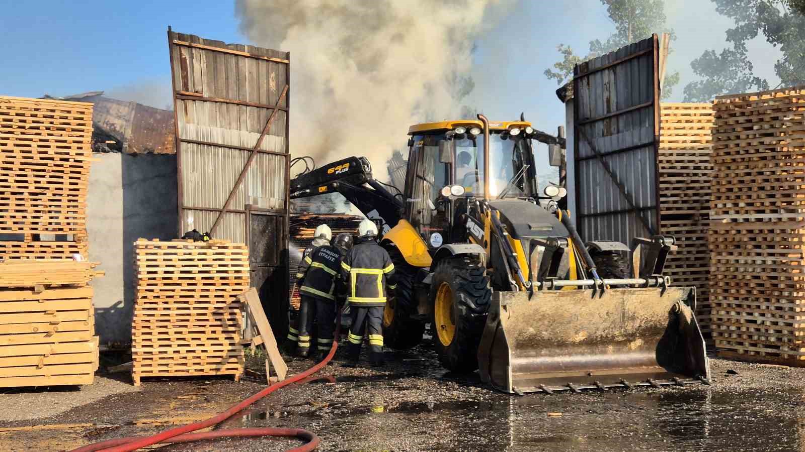 Samsun’da kereste fabrikasında yangın
