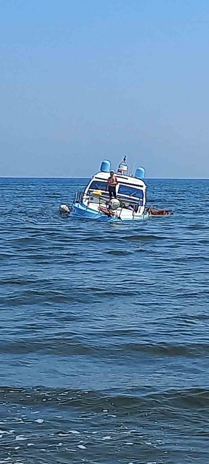 Mudanya’da arızalanan yat karaya oturdu
