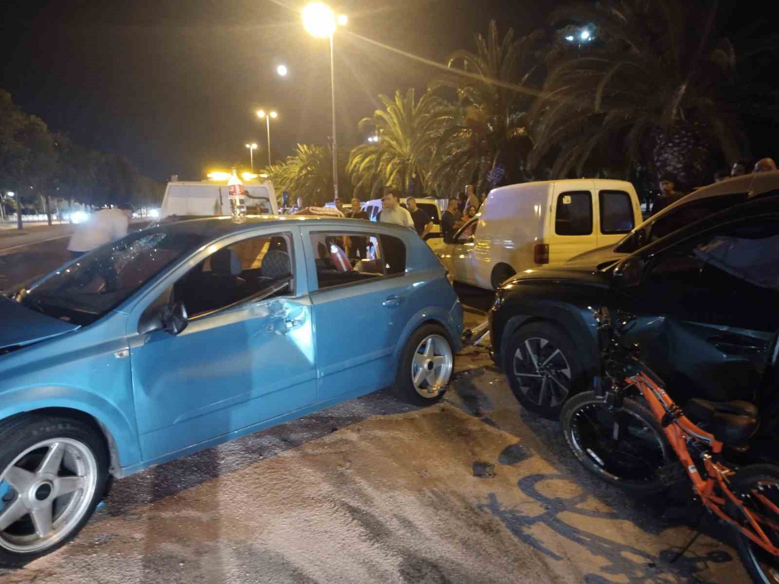 Kartal’da kontrolden çıkan otomobil park halindeki araçlara çarptı: 3 yaralı
