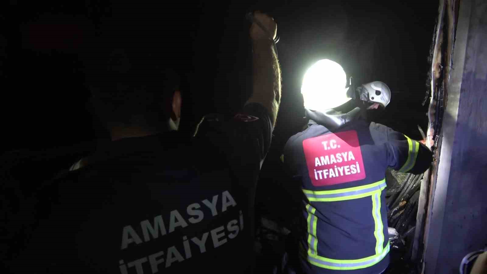 Amasya’da nakliyat deposunda korkutan yangın
