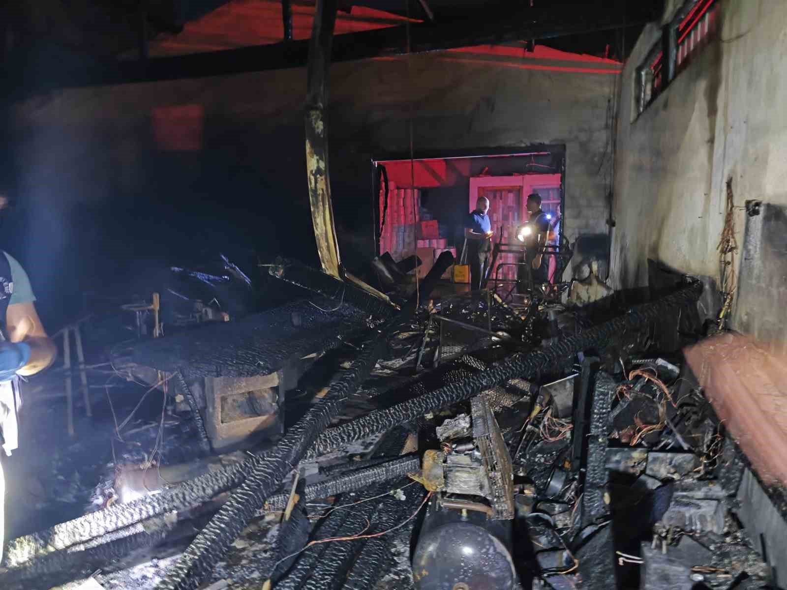 Amasya’da nakliyat deposunda korkutan yangın
