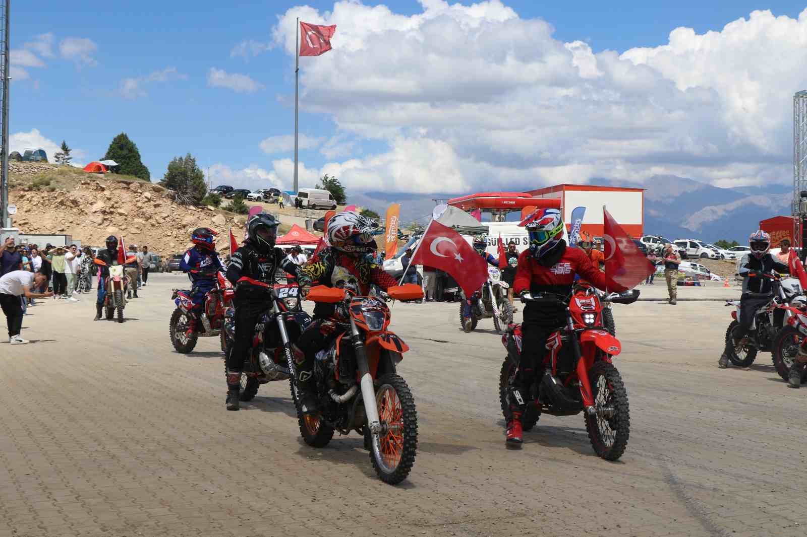 Ergan Dağı Doğa Sporları Festivali renkli görüntülerle sona erdi
