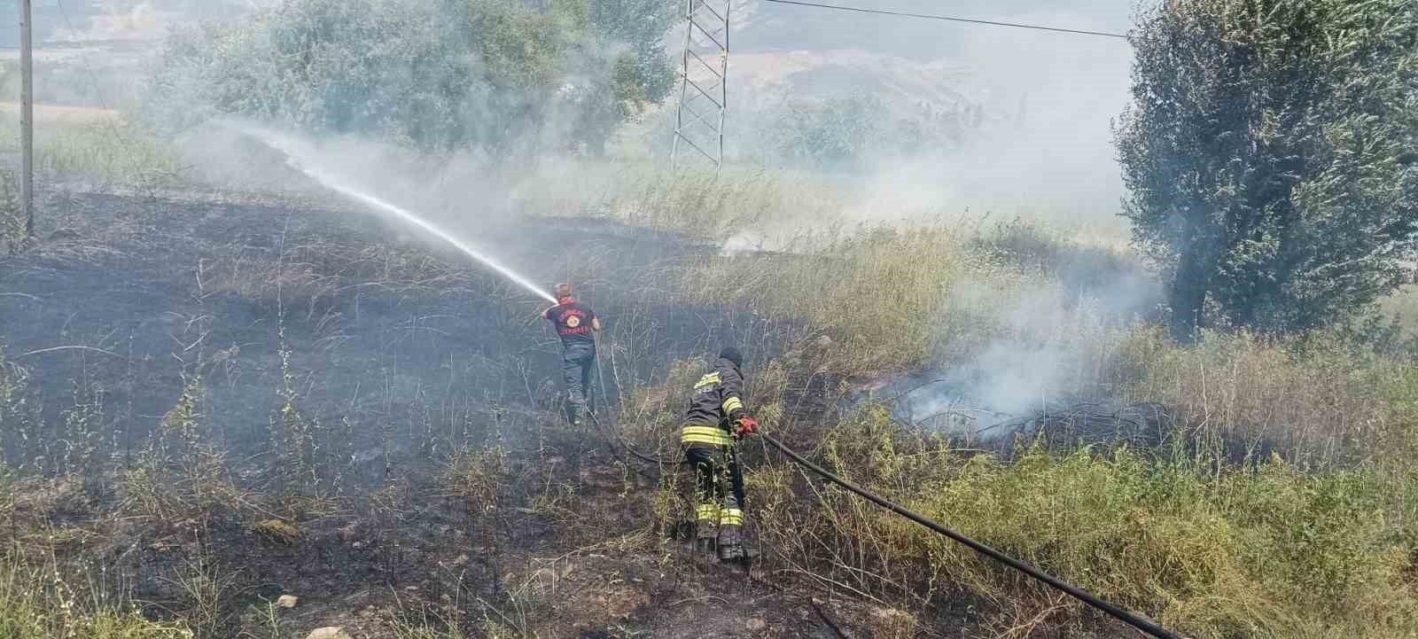 Örtü yangını büyümeden söndürüldü
