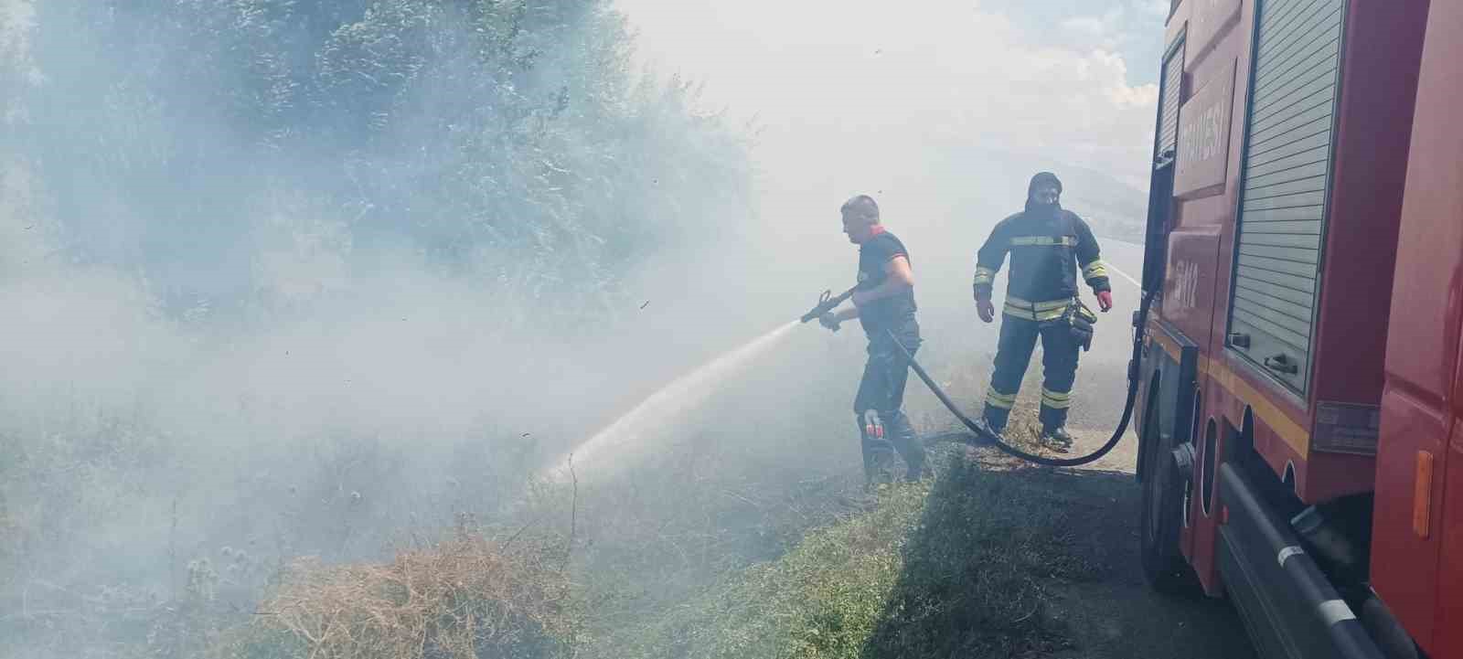 Örtü yangını büyümeden söndürüldü
