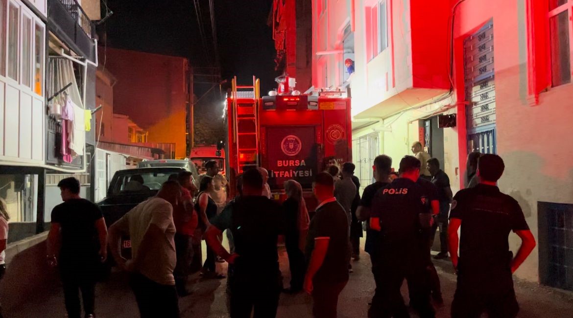 Bursa’da evini yakmaya çalıştı, mahalleyi ayağa kaldırdı “Yakmak istedim, yaktım”
