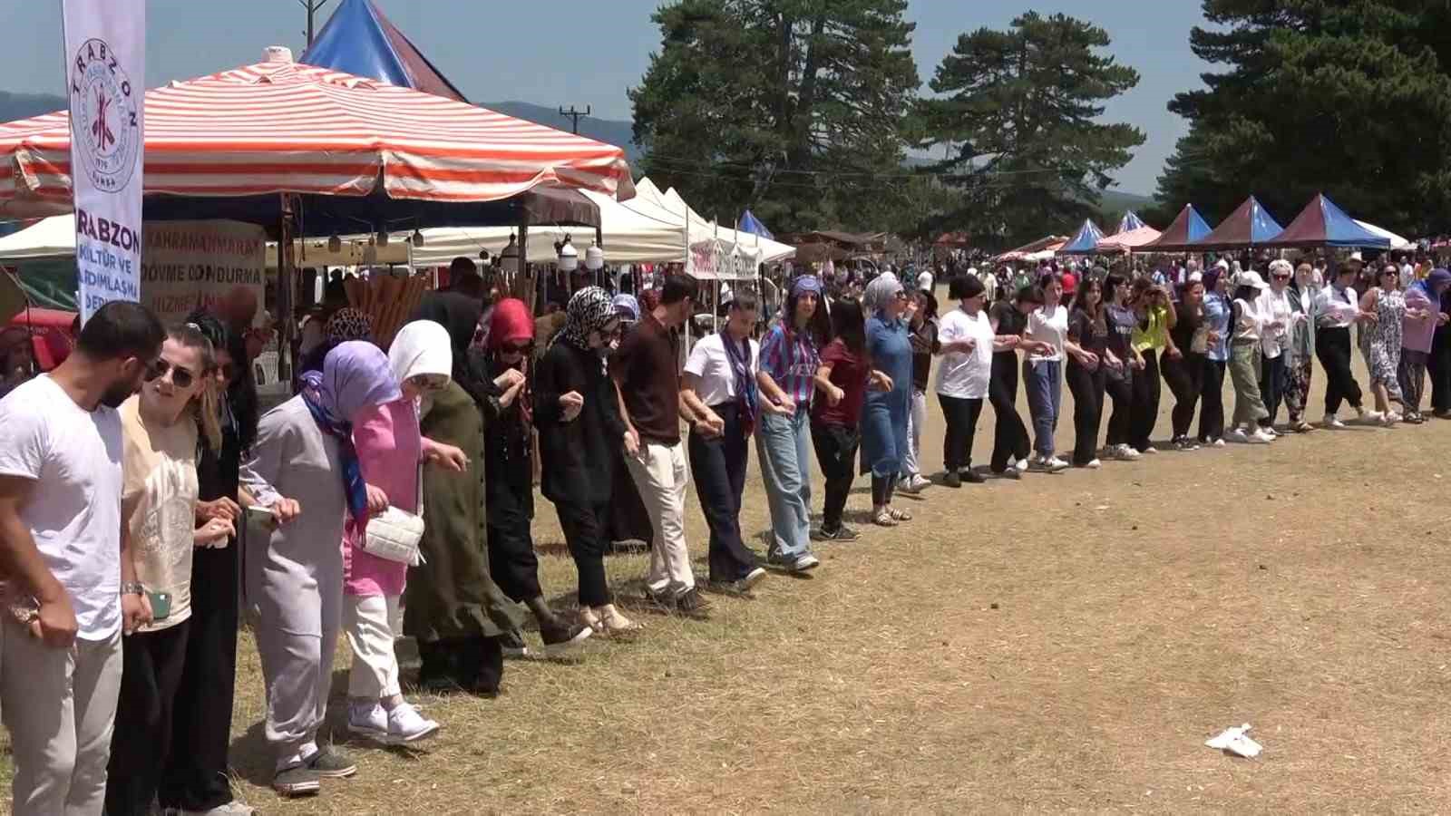 Kocayayla’da binlerce Karadenizli buluştu, aynı anda horon oynadılar
