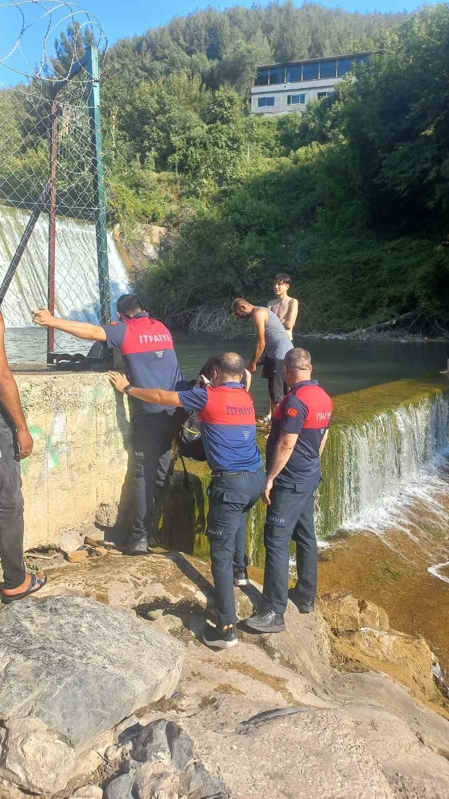 Osmaniye’de sulama bendinde mahsur kalan genci dalgıçlar kurtardı
