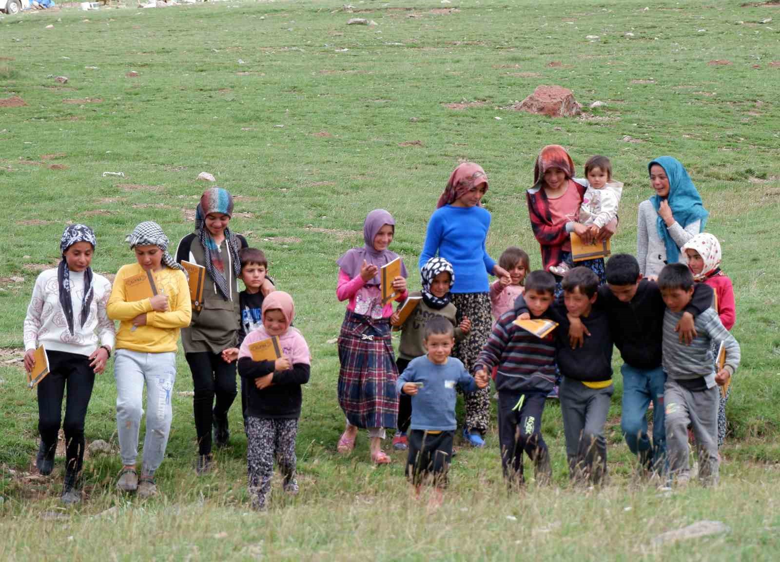 Devlet onları unutmadı: Göçer çadırında Kur’an kursu
