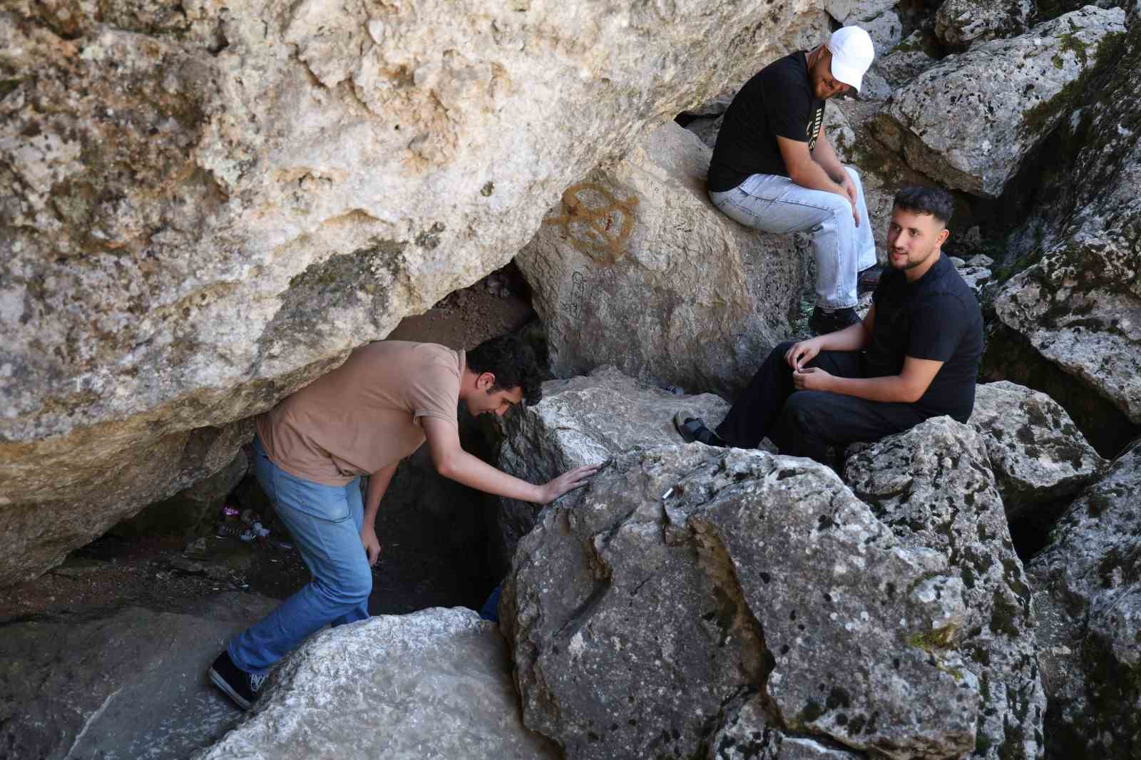 Sıcaktan bunalan vatandaşlar Buzluk mağarasına akın etti
