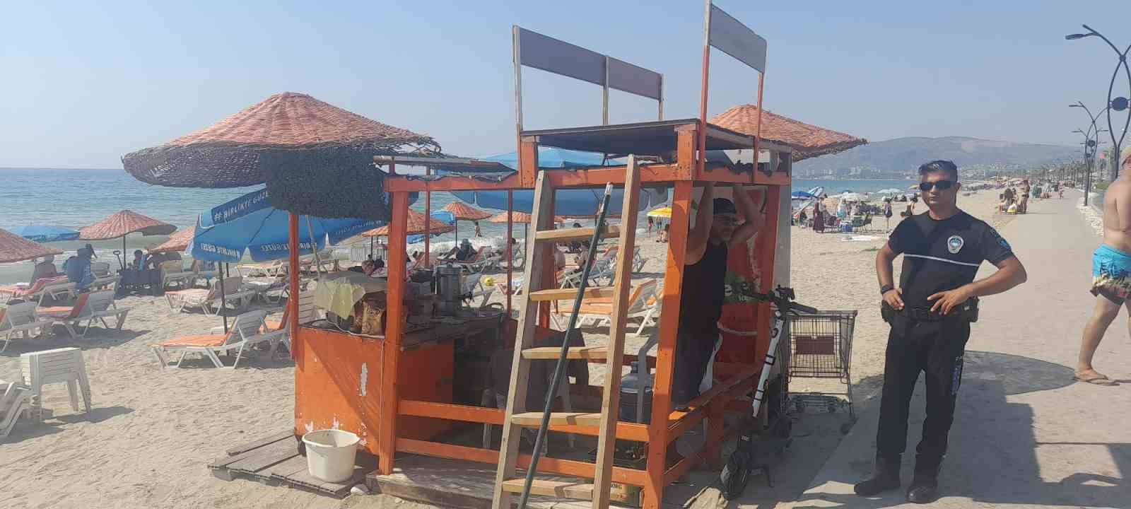 Kuşadası Belediyesi Zabıta Müdürlüğü plajlardaki fırsatçılara göz açtırmıyor
