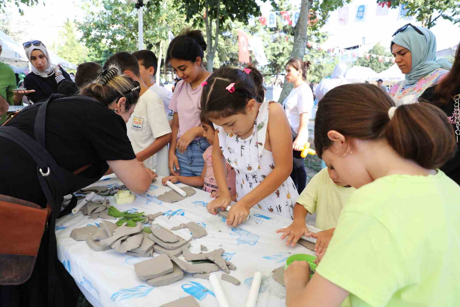 Eyüpsultan’da geleneksel mahalle şenlikleri ve film gösterimlerine yoğun ilgi
