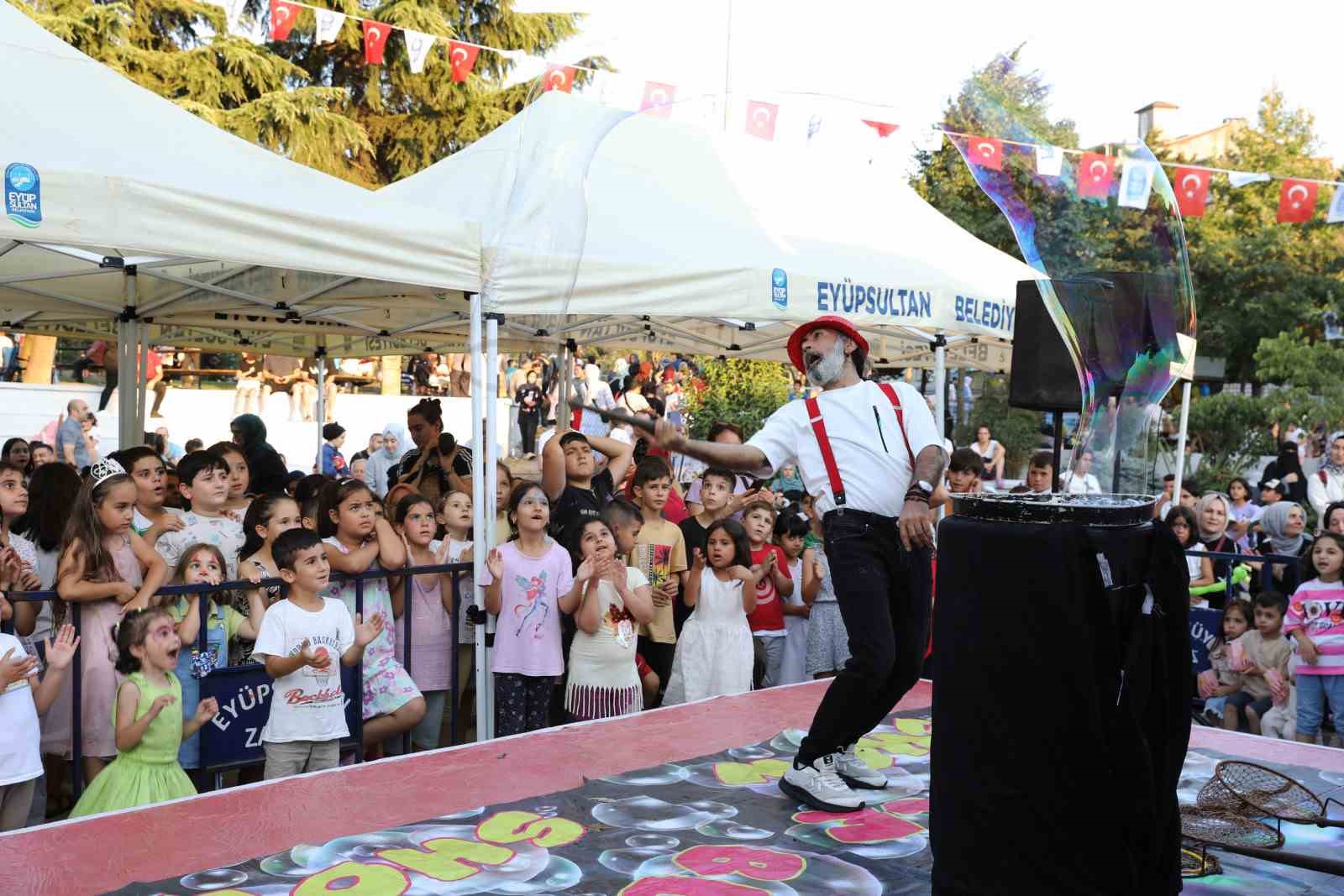 Eyüpsultan’da geleneksel mahalle şenlikleri ve film gösterimlerine yoğun ilgi
