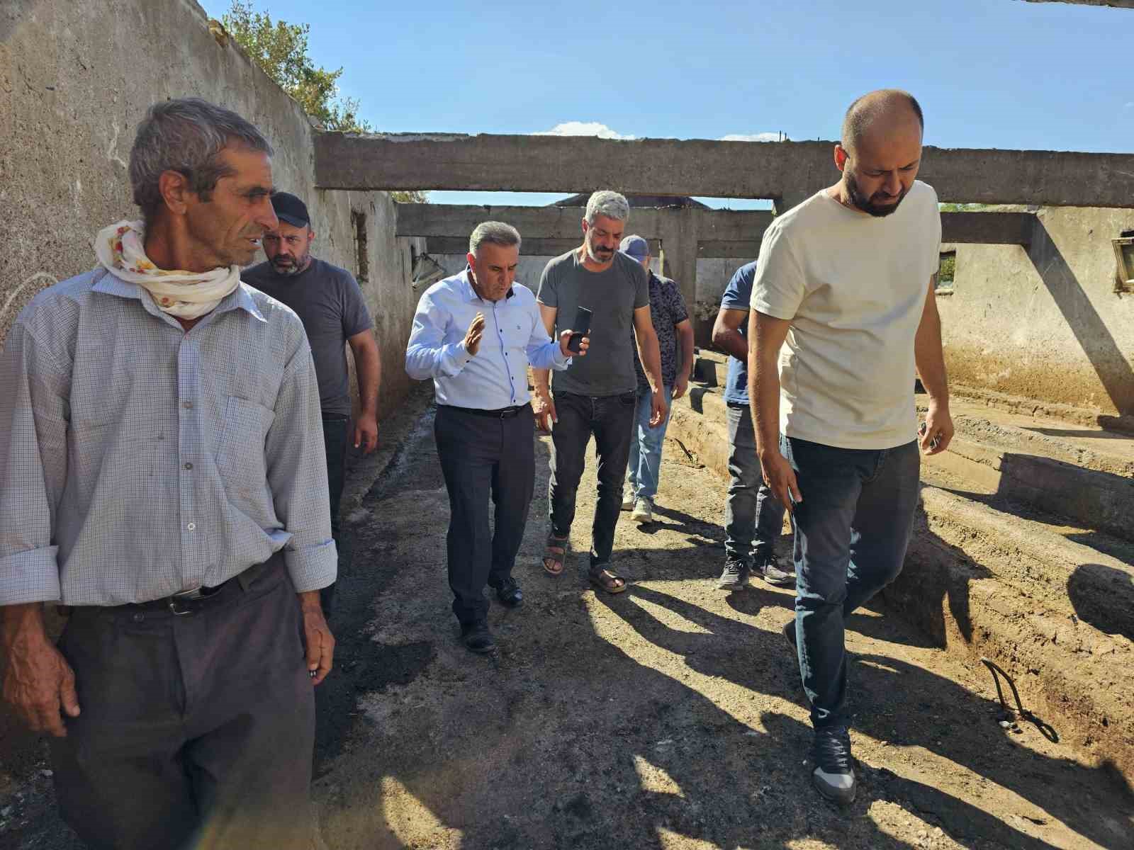 AK Parti Tunceli İl Başkanı Süner, yangında çok sayıda hayvanı telef olan aileyi ziyaret etti
