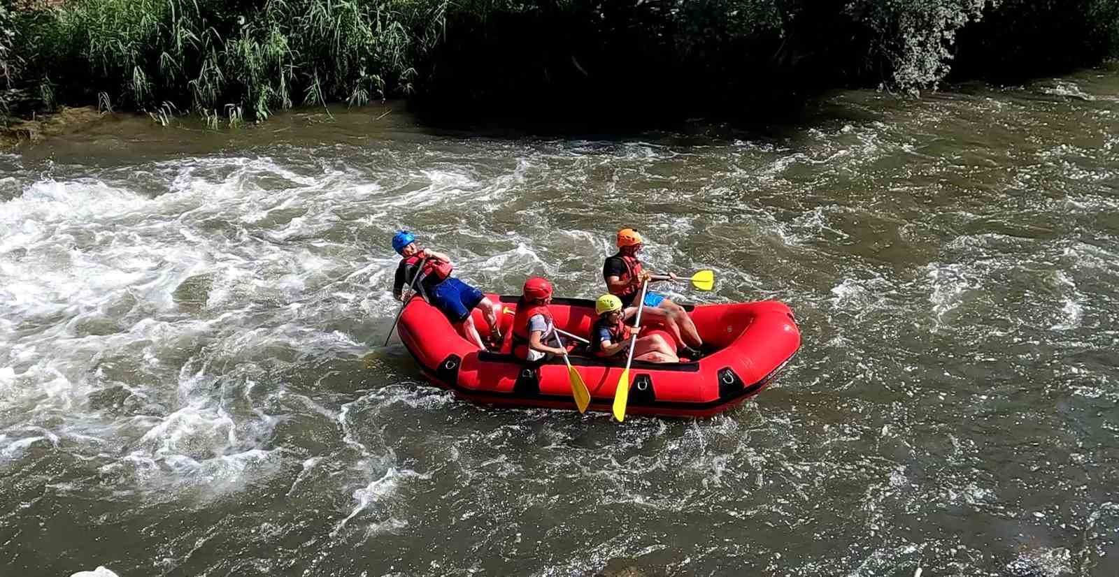 (Özel) Dağcıların nefes kesen rafting heyecanı
