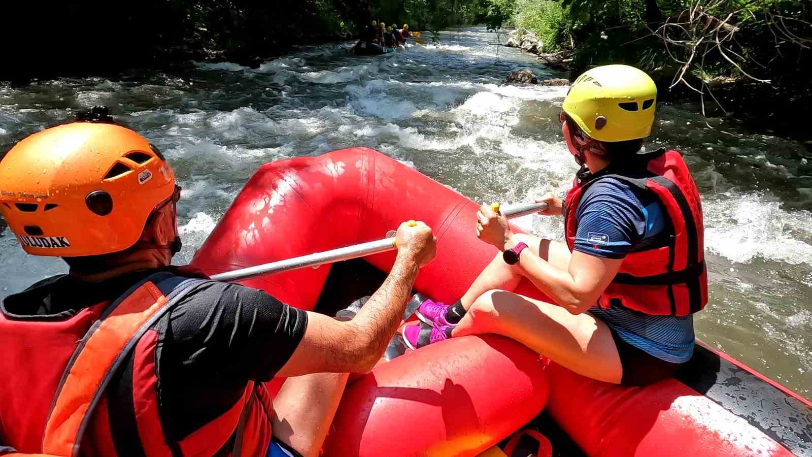 (Özel) Dağcıların nefes kesen rafting heyecanı
