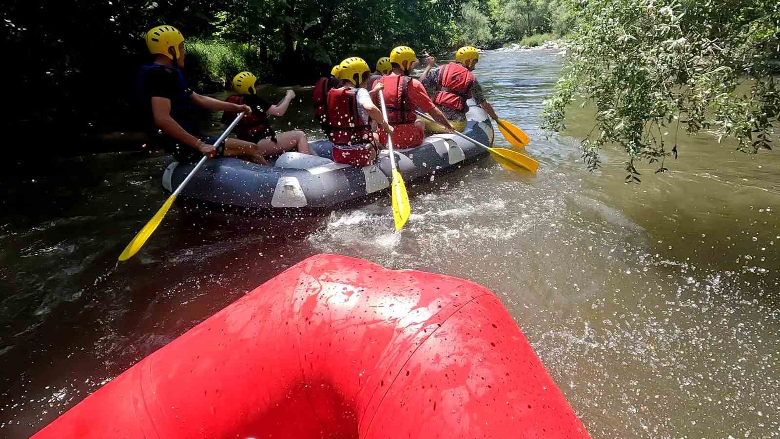 (Özel) Dağcıların nefes kesen rafting heyecanı
