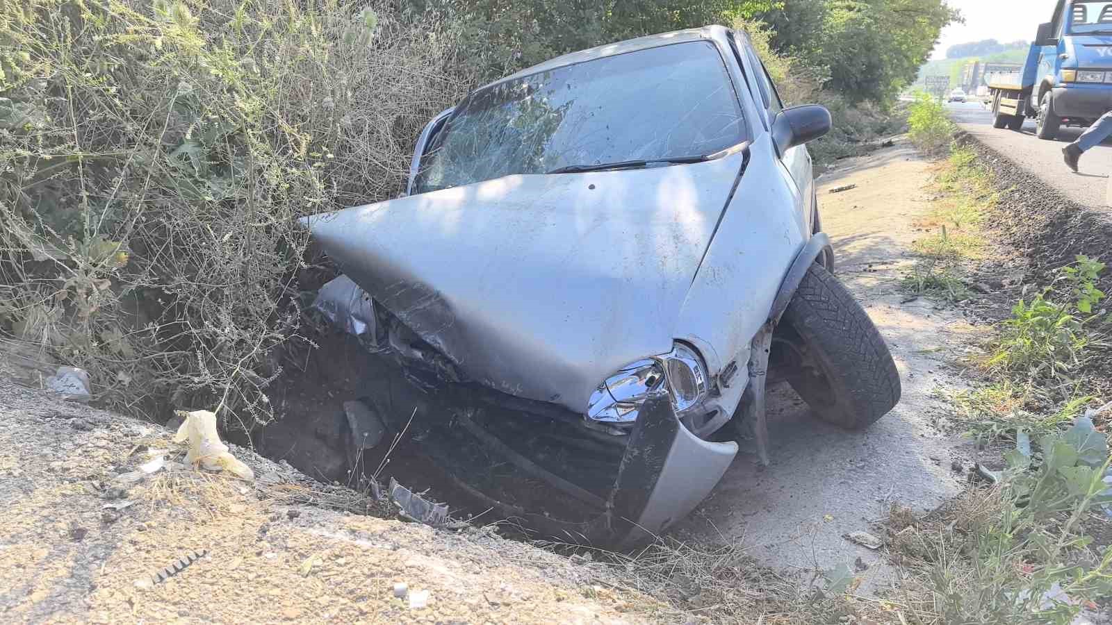 Kanala uçan otomobilin kadranı 100’de takılı kaldı...1 ölü, 3 yaralı
