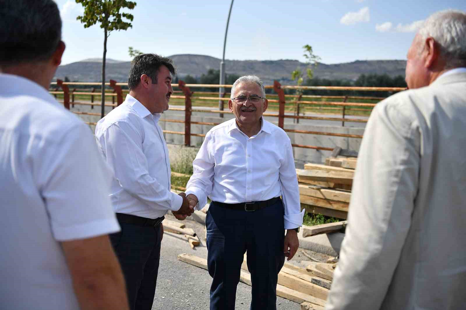 Esnaf dostu Büyükkılıç, Şeker TOKİ ve Oto Servisleri Sanayi Sitesi’ne hizmet verecek köprü çalışmasını inceledi
