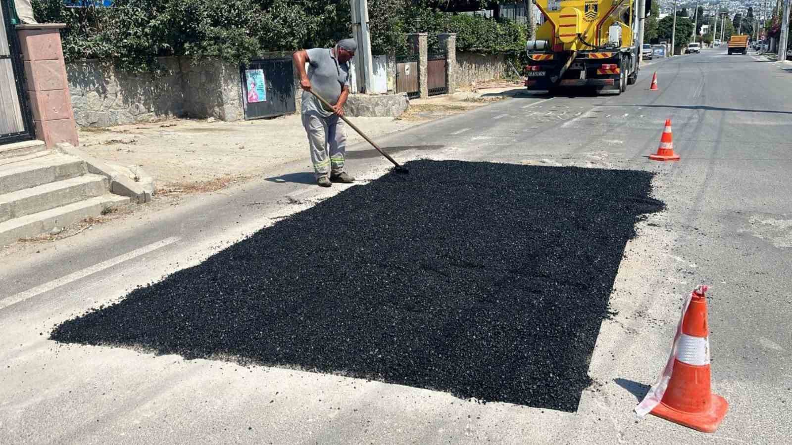 Bodrum Belediyesi yılın ilk 6 ayında 14 bin 400 ton asfalt serimi gerçekleştirdi
