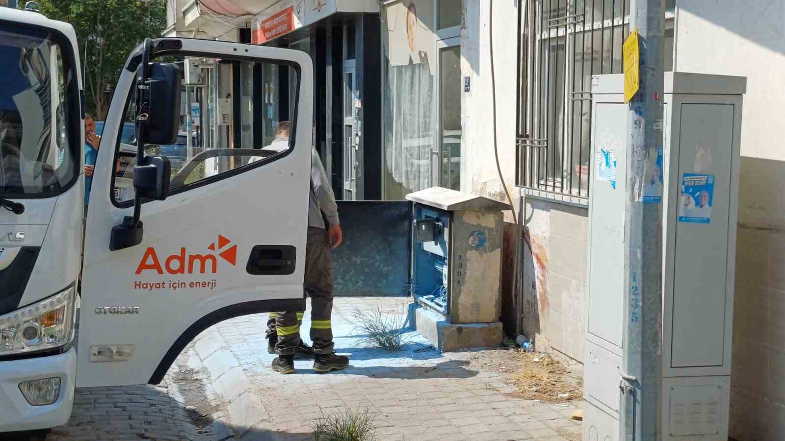 Elektrik trafosu Aydın sıcağına dayanamadı: Yangın büyümeden söndürüldü
