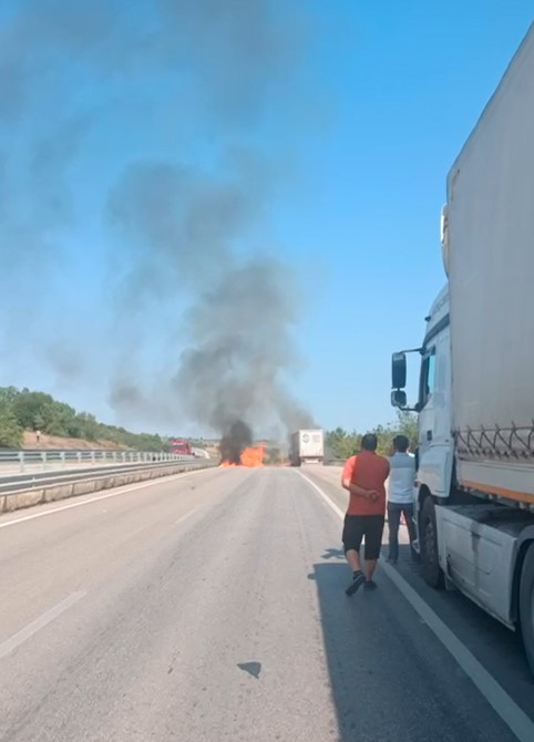 Tokat’ta yanan tır alev topuna döndü
