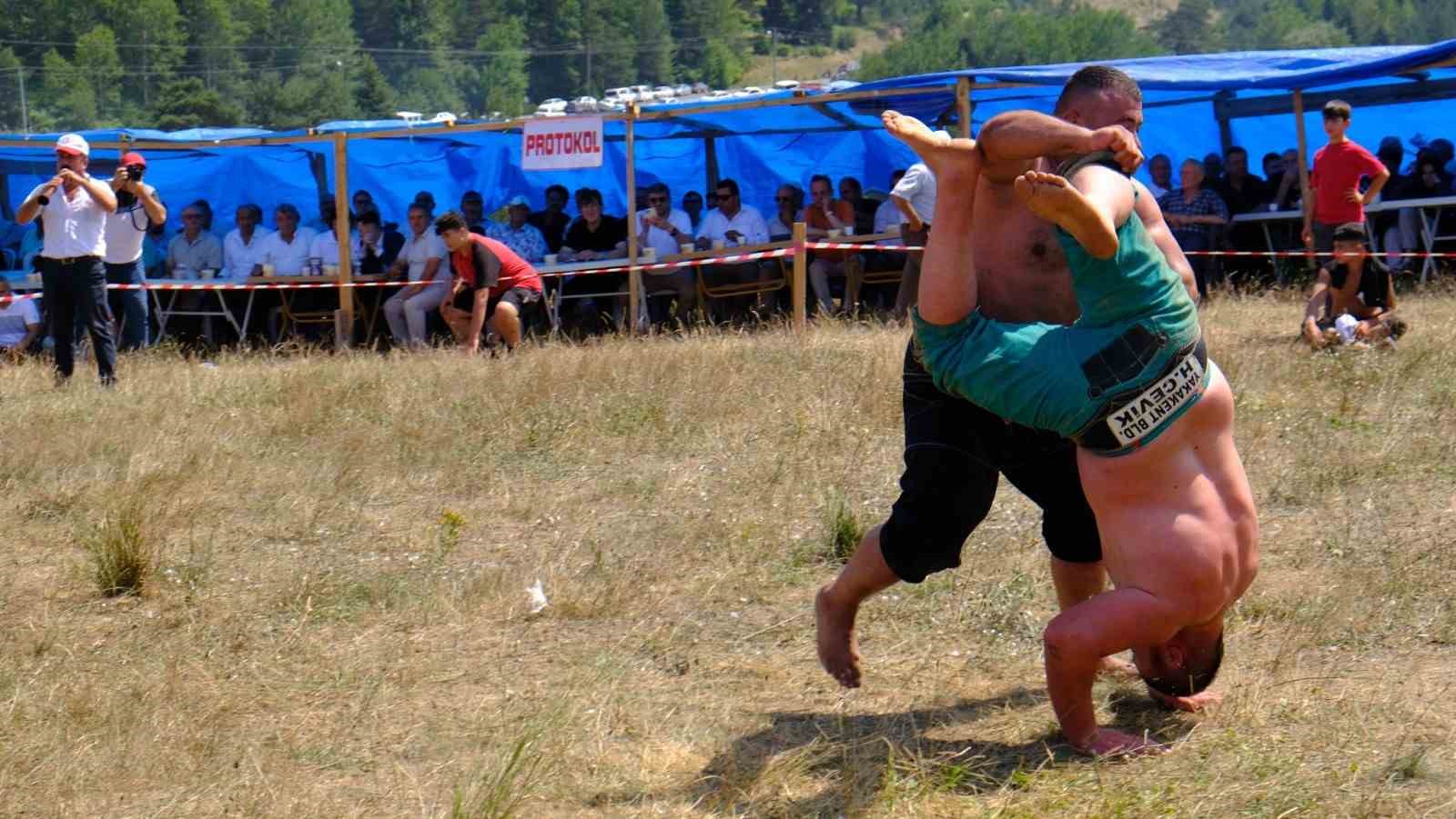 Alaçam Dürtmen Yayla Şenlikleri’nde başpehlivan Fatih Kanbur
