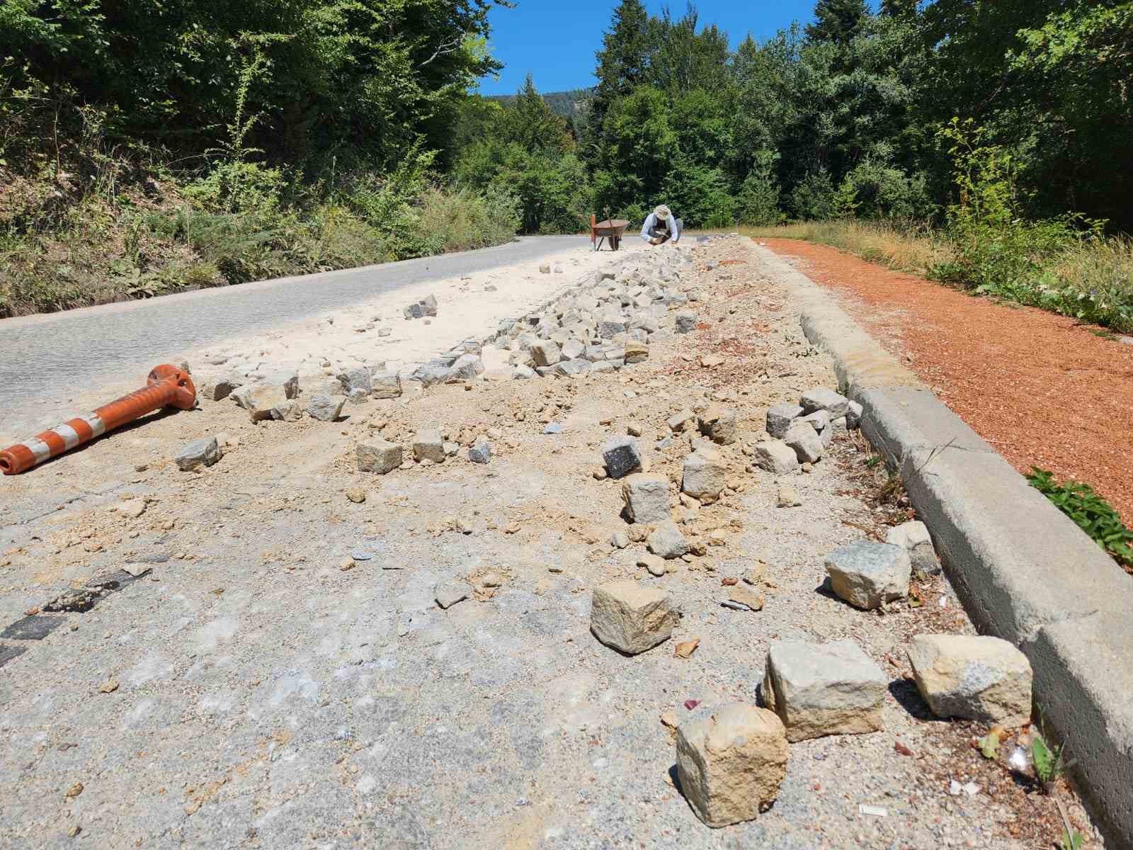 Bolu’nu doğa harikasının yolları güzelleştiriliyor
