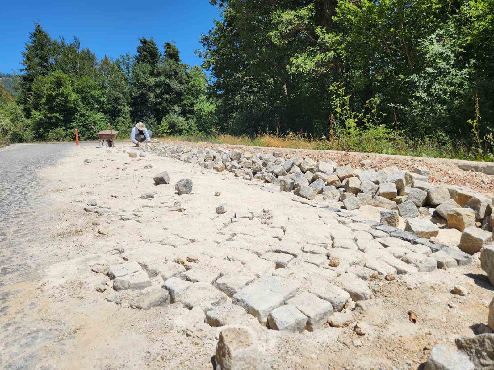 Bolu’nu doğa harikasının yolları güzelleştiriliyor
