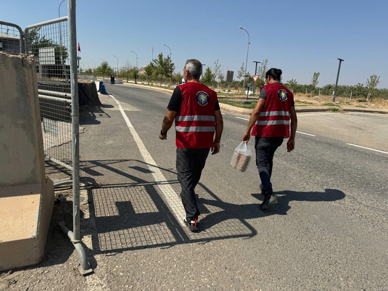 Aşure kazanları sınırdaki asker ve polisler için kaynadı
