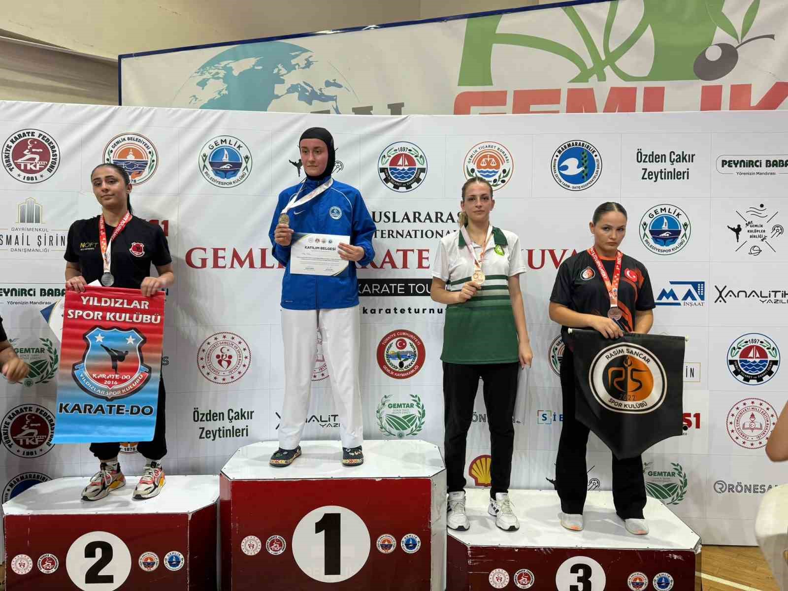 Manisa BBSK Karate takımından 16 madalya
