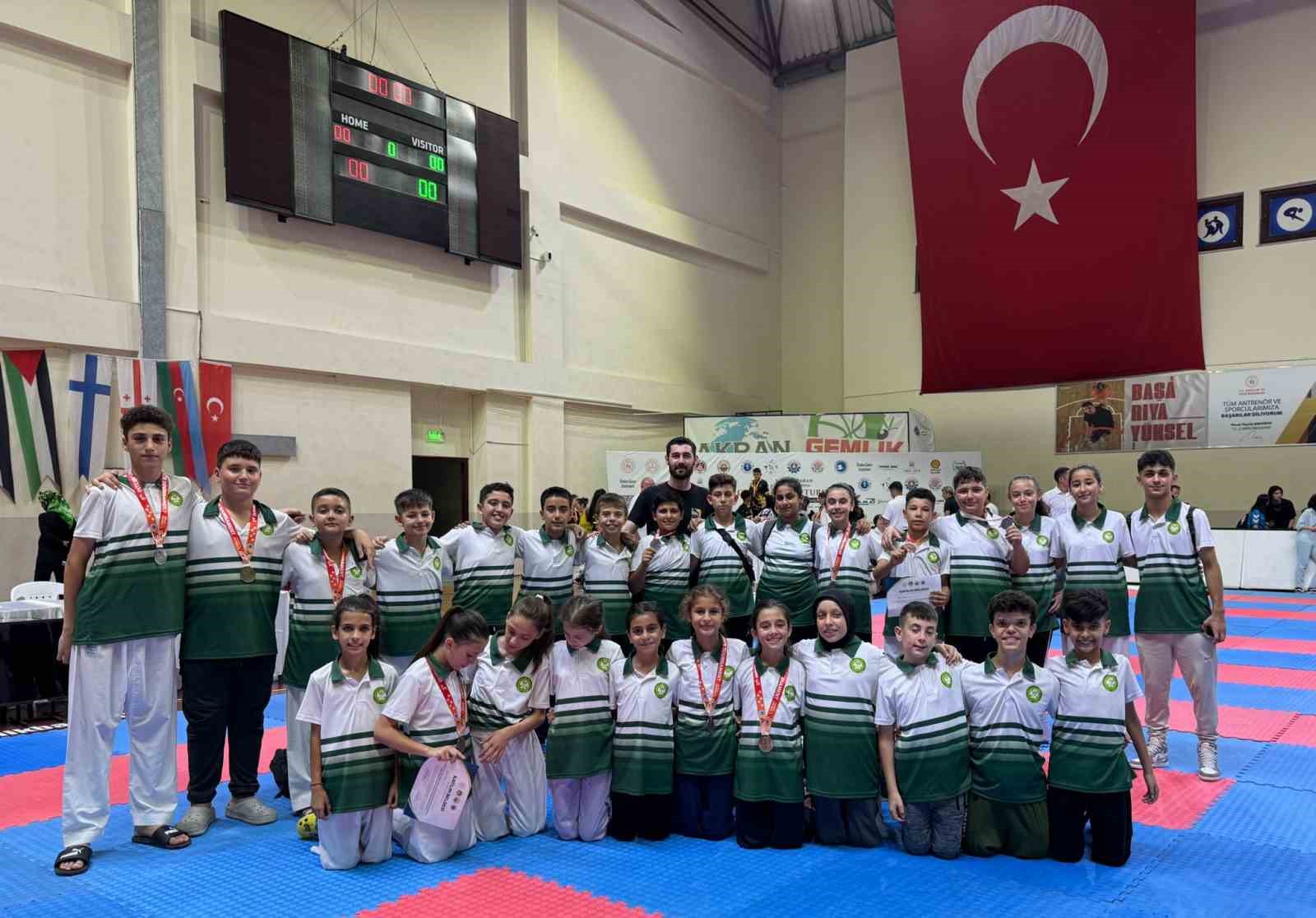 Manisa BBSK Karate takımından 16 madalya
