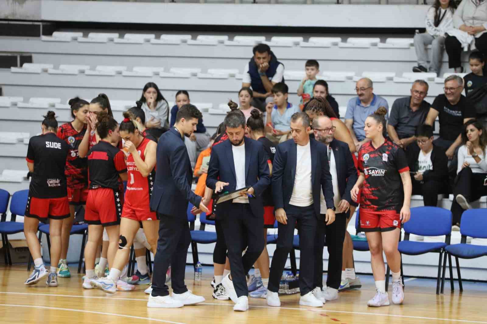 Turgutlu Belediyesi Kadın Basketbol Takımında teknik ekip ile yola devam
