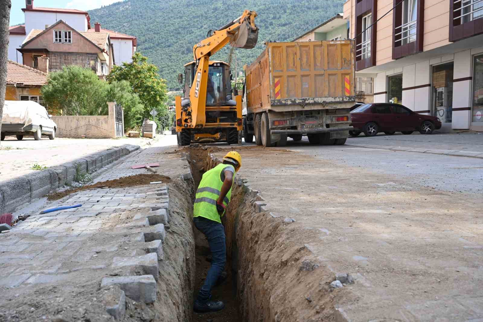 Büyükşehir Akşehir’de 129 kilometrelik devasa çalışmasının yüzde 50’sini tamamladı
