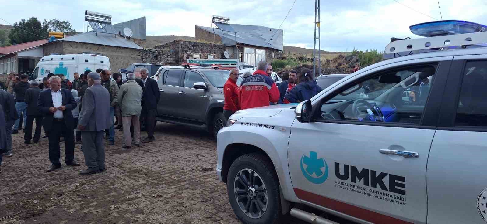 41 Ambulans, 28 UMKE ve  243 sağlık personeliyle afet bölgesine destek
