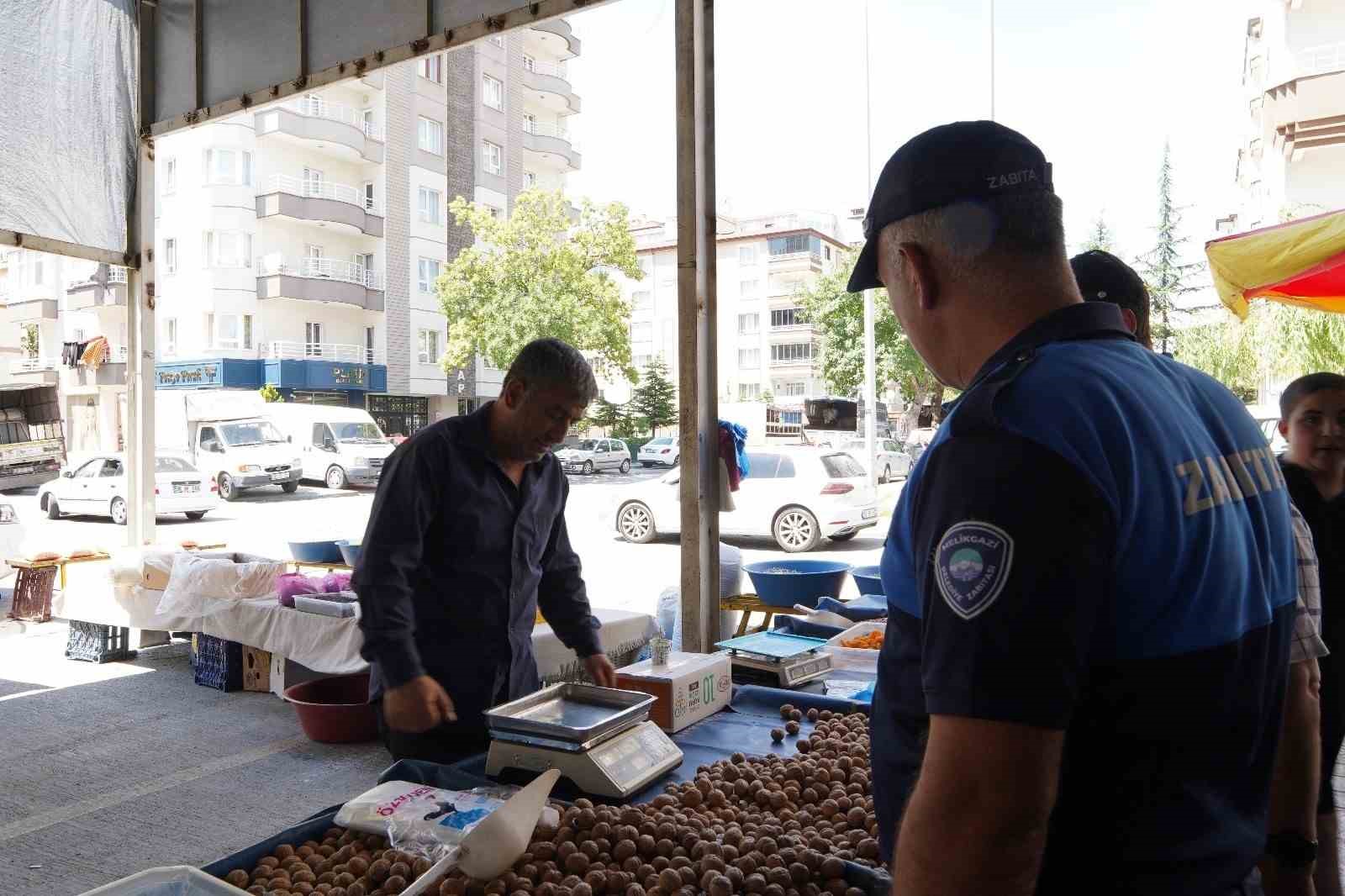 Melikgazi Belediyesi Zabıta Ekipleri pazar denetimi yaptı
