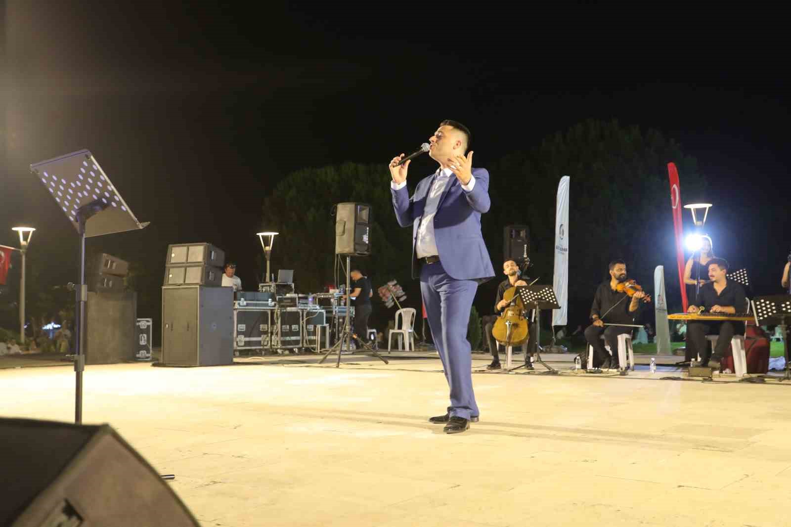 Denizli Büyükşehir’de sıcak yaz akşamlarını serinletecek konserler başladı
