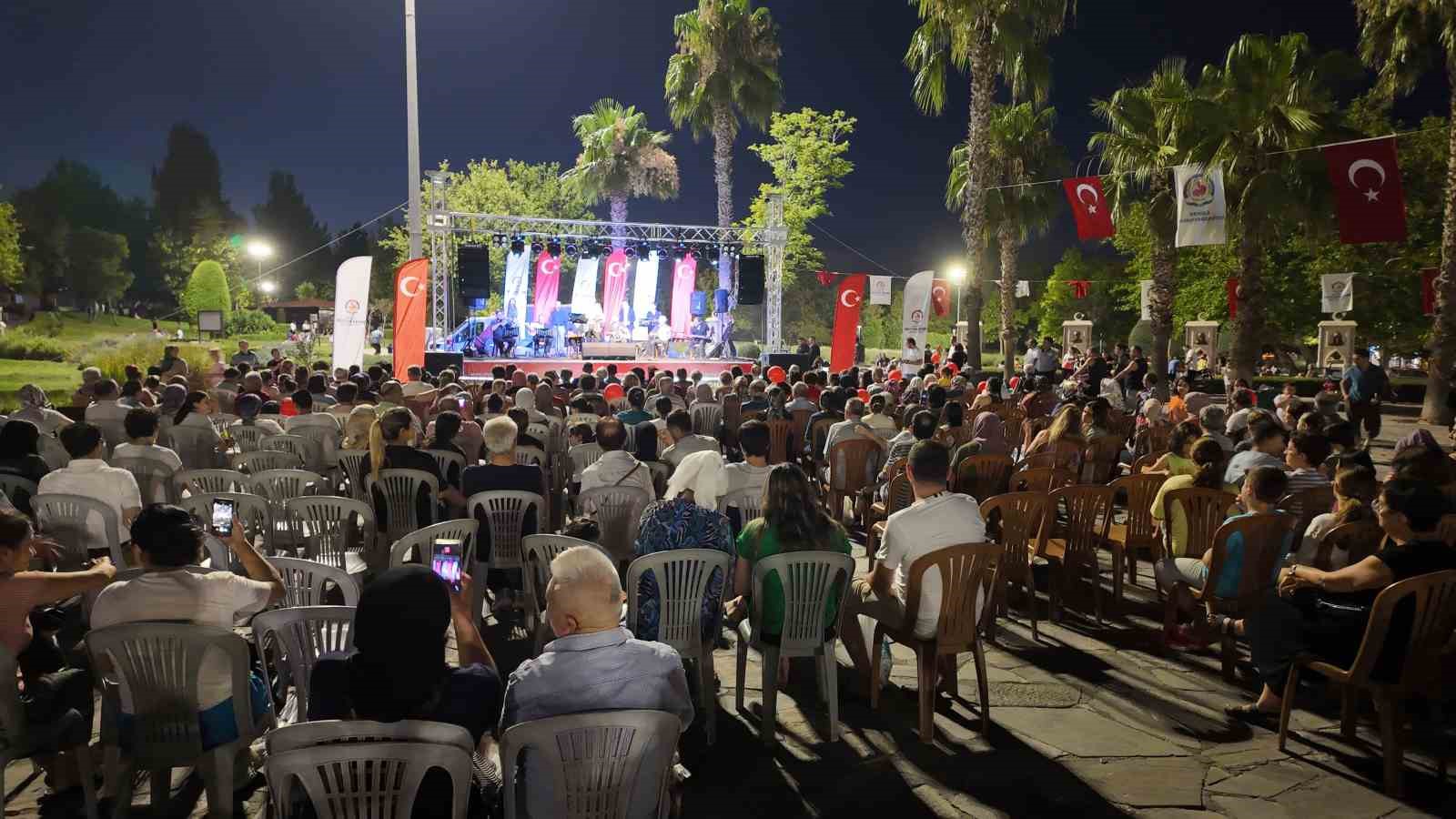 Denizli Büyükşehir’de sıcak yaz akşamlarını serinletecek konserler başladı
