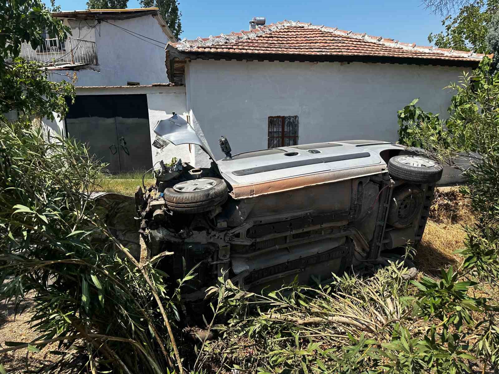 Manisa’da kamyonet otobüsle çarpıştı: 10 yaralı
