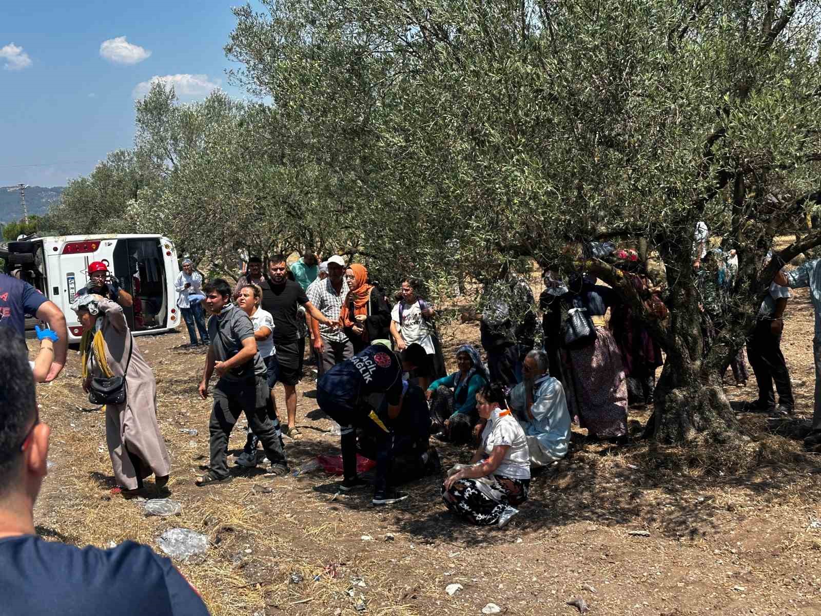 Manisa’da kamyonet otobüsle çarpıştı: 10 yaralı
